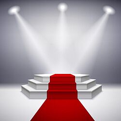 Bild roter Teppich auf Treppe im Scheinwerferlicht
