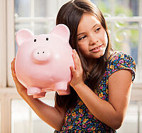 Bild Mädchen mit Sparschwein